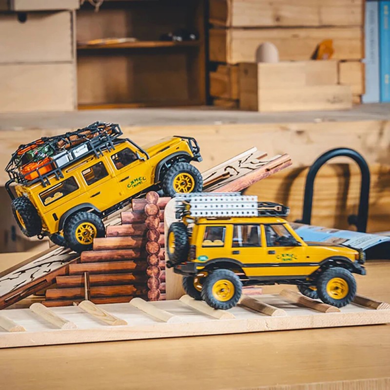 FMS FCX24M Land Rover Camel Trophy -erikoisversio radiollaohjattava 1/24 neliveto kiipeilyauto LED-valoilla