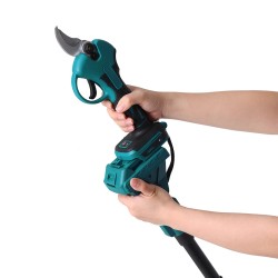 Harjaton oksasakset 250 cm:n teleskooppivarrella 35 millimetrin leikkauskapasiteetti ergonominen akkuyhteensopiva hedelmäpuille