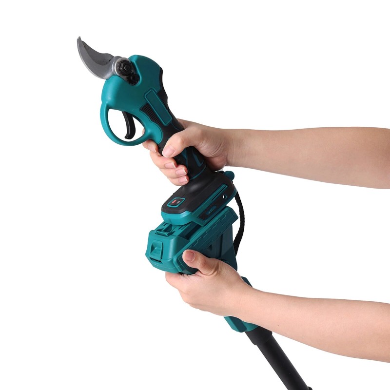 Harjaton oksasakset 250 cm:n teleskooppivarrella 35 millimetrin leikkauskapasiteetti ergonominen akkuyhteensopiva hedelmäpuille