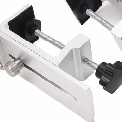 Säädettävät kiskopuristimet liukuvalla tappirakenteella sopivat eri pöytäkorkeuksiin ja kiskoihin