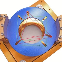 Puuntyöstöjyrsin nostojärjestelmä asennuslevyllä kaiverrukseen ja viimeistelyyn säädettävälle työpöydälle