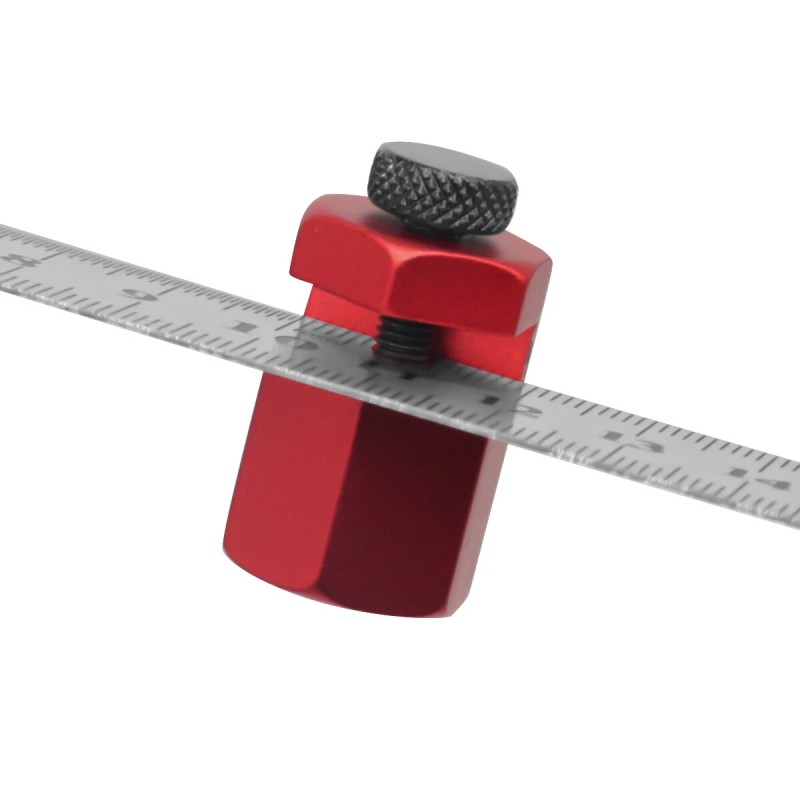 Kaksi neliömuotoista apukiinnikettä tarkkoihin porrasmittauksiin ja täydelliseen kehystykseen