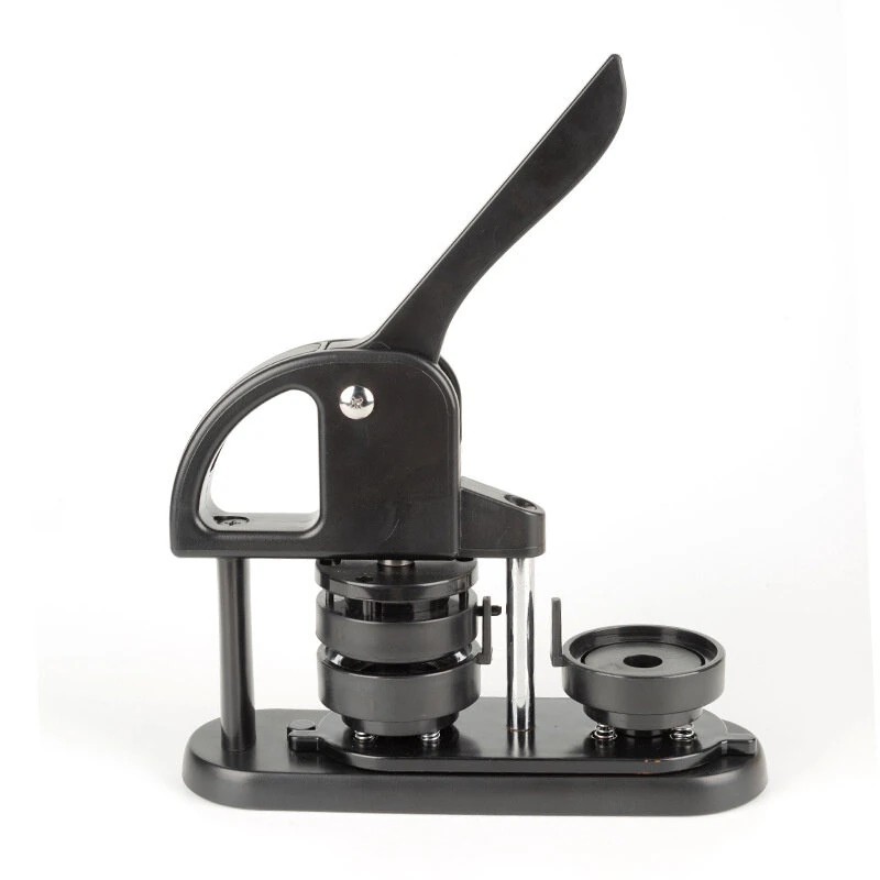 Kolmitoiminen tee-se-itse napinvalmistaja 25, 32 ja 58 millimetriä osilla ja ergonomisella kaarikahvalla