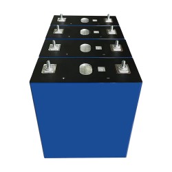 Blackcell REPT neljän kappaleen litiumrautafosfaatti 3,2 voltin 320 ampeeritunnin akkusarja