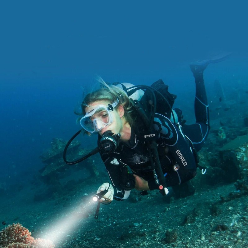 SMACO F2 IPX8 sukellustaskulamppu ammattikäyttöön USB-ladattava 26650 1000lm 50m