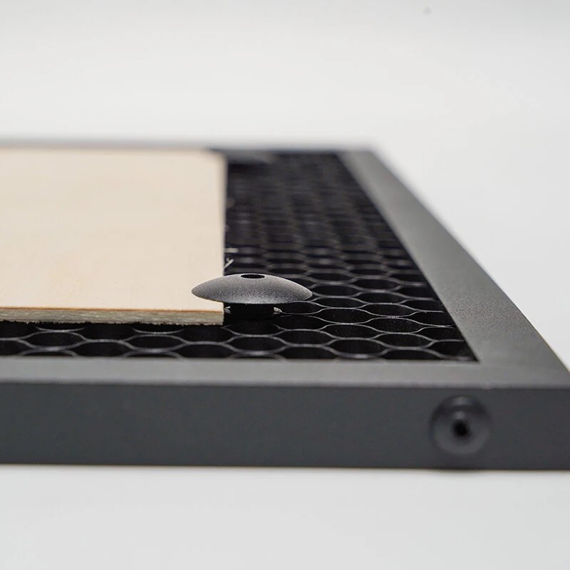 Atomstack hunajakennopaneeli 325x325 mm täysmetallinen leikkuusalusta kiinnittimillä nopealla lämmönpoistolla