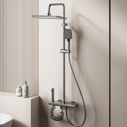 Avaruusalumiininen digitaalinen neliösuihkusetti pianopainikkeella, käsisuihkulla ja ympäristövalaistuksella