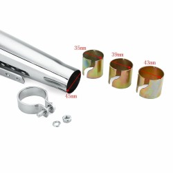 Kaksi moottoripyörän takapään universaalia hopeista pakoputkea liukukiinnikkeellä