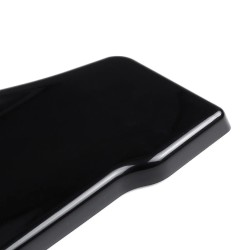 Kaksi 35 cm mustaa yleismallista jakajaa sivuhelmaan ja takapuskurin huuleen